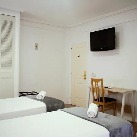 Hostal Artico Madrid Exterior photo